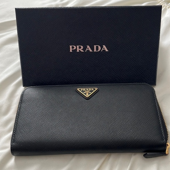 PRADA Wallet - Picture 1 of 6